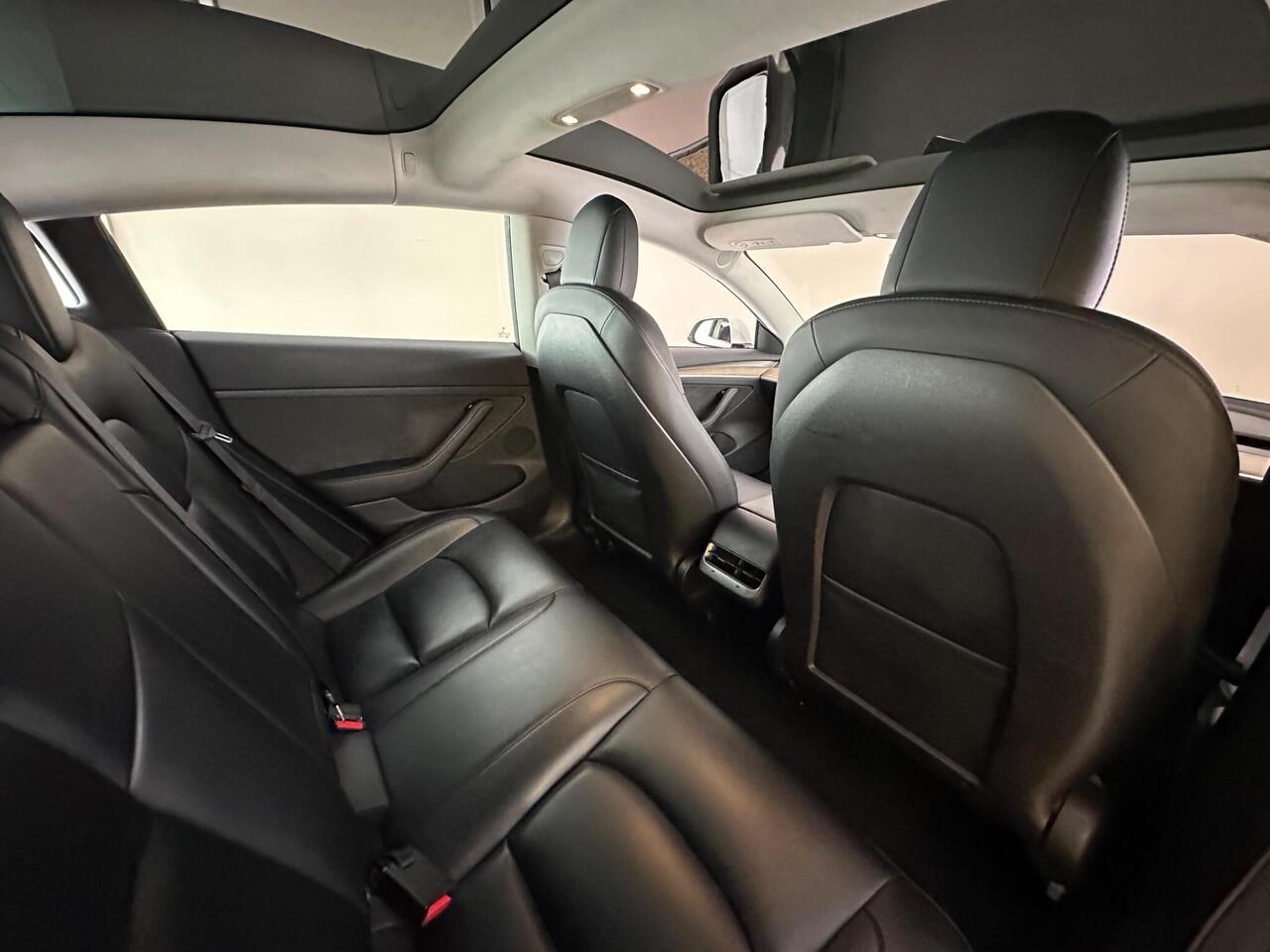 Tesla Model 3 AF72WBK