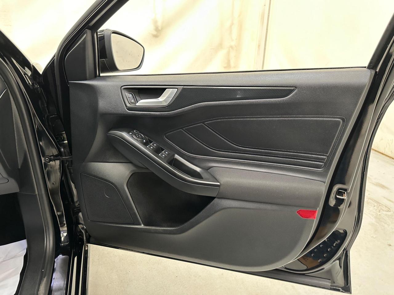 Ford Focus YJ68UAF
