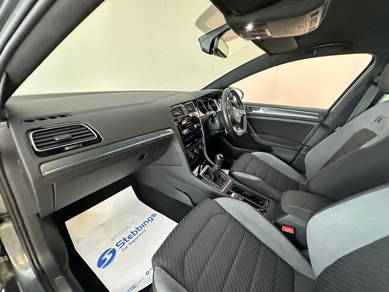 Volkswagen Golf SM69RDY