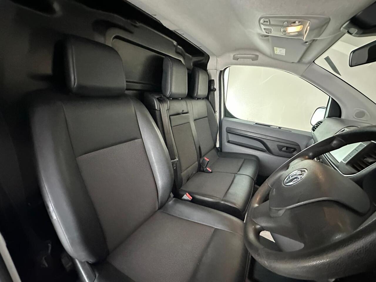 Vauxhall Vivaro MJ69FPE