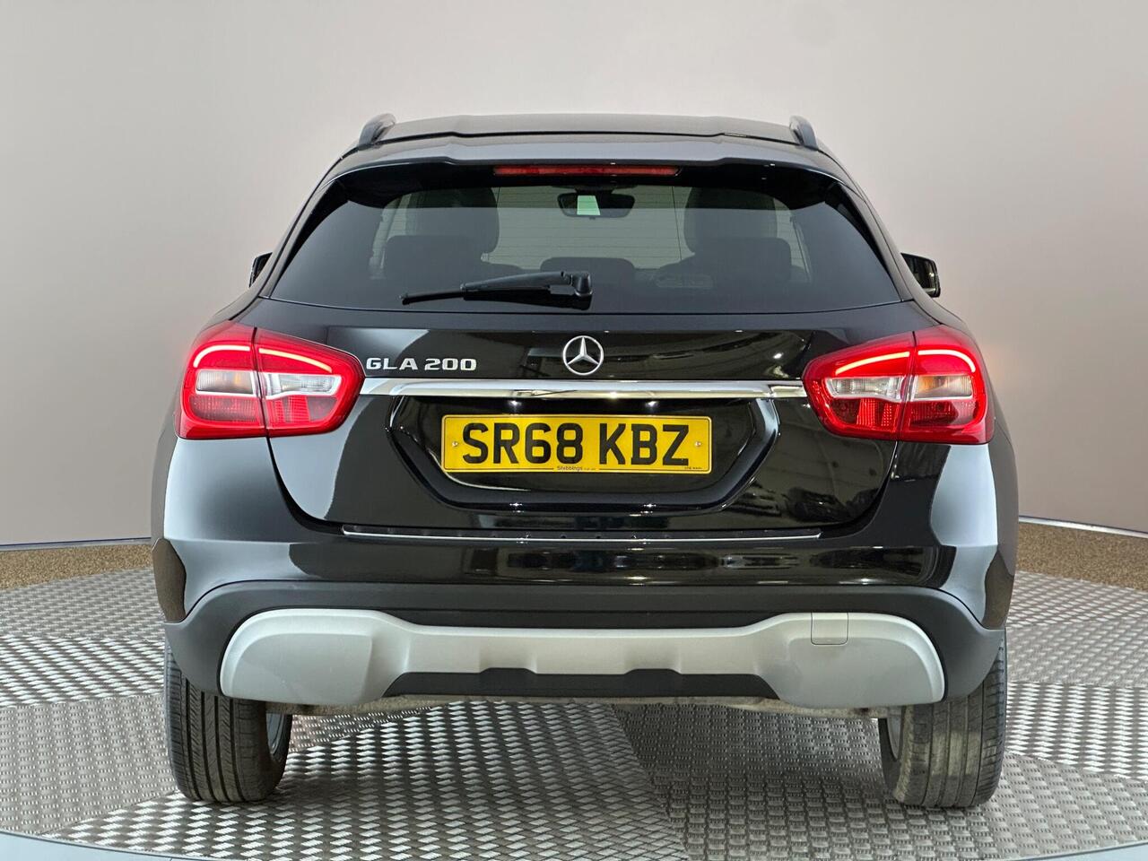 Mercedes-Benz GLA SR68KBZ