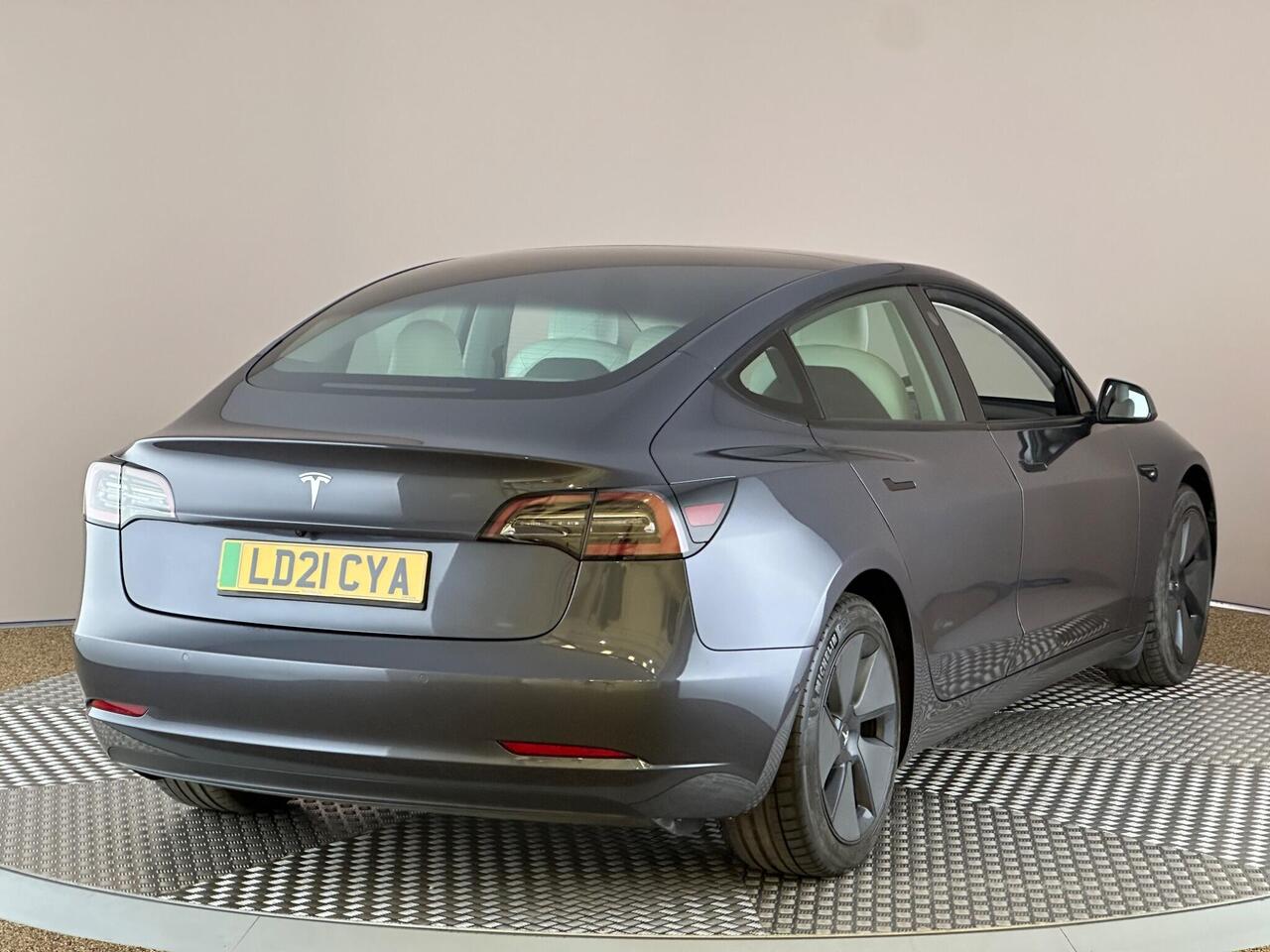 Tesla Model 3 LD21CYA