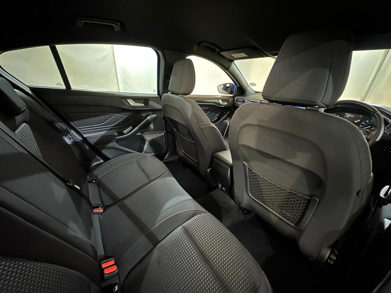 Ford Focus WJ68UUT