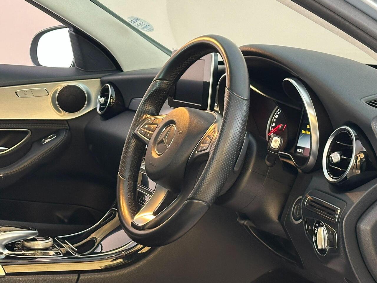Mercedes-Benz C Class NL64GGX