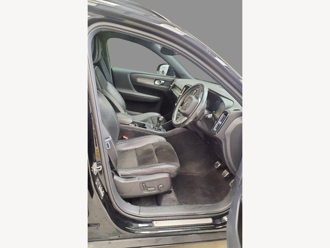 Volvo XC40 YM70MTZ