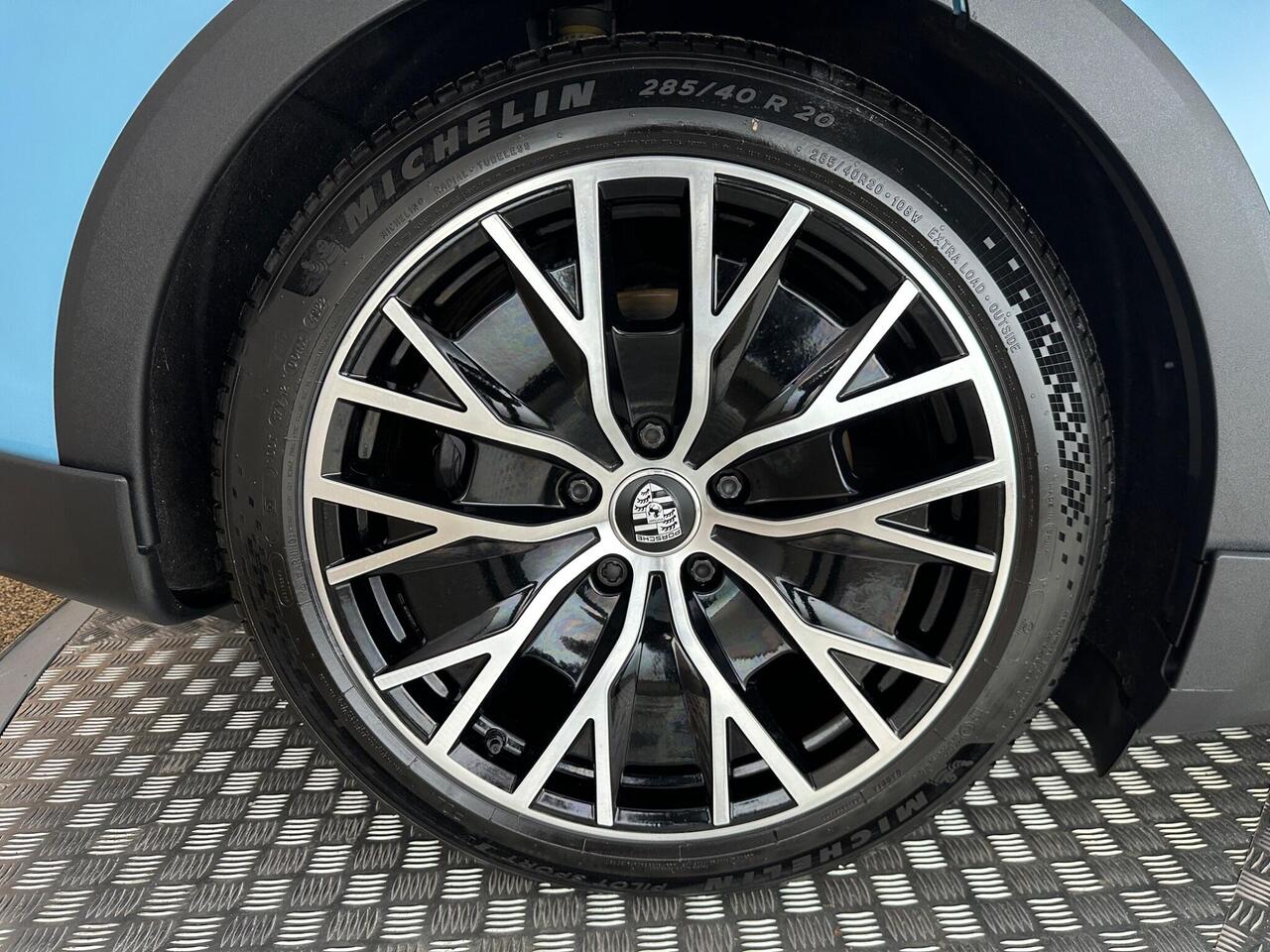 Porsche Taycan LV71XCL