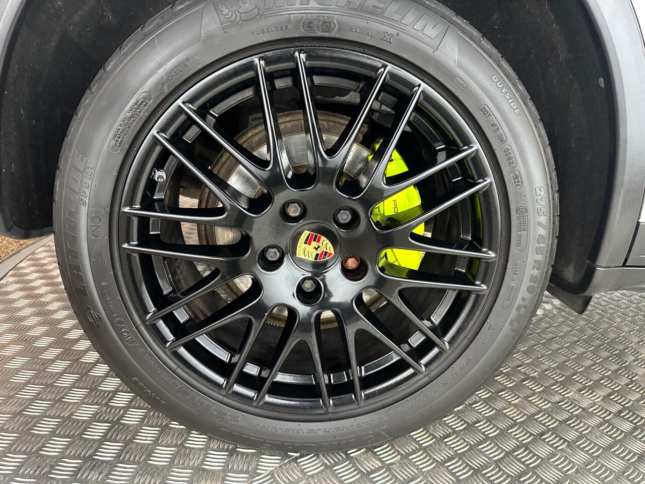 Porsche Cayenne LT65GWL