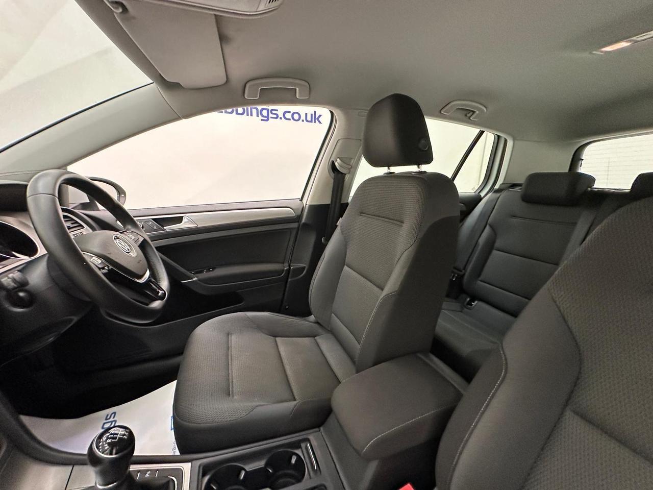 Volkswagen Golf DH66WPE