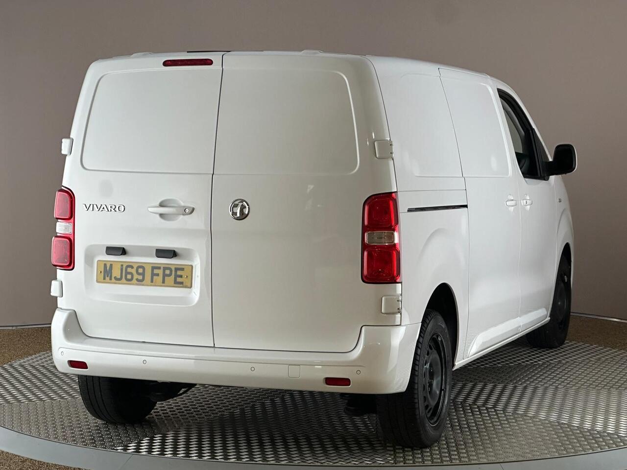 Vauxhall Vivaro MJ69FPE