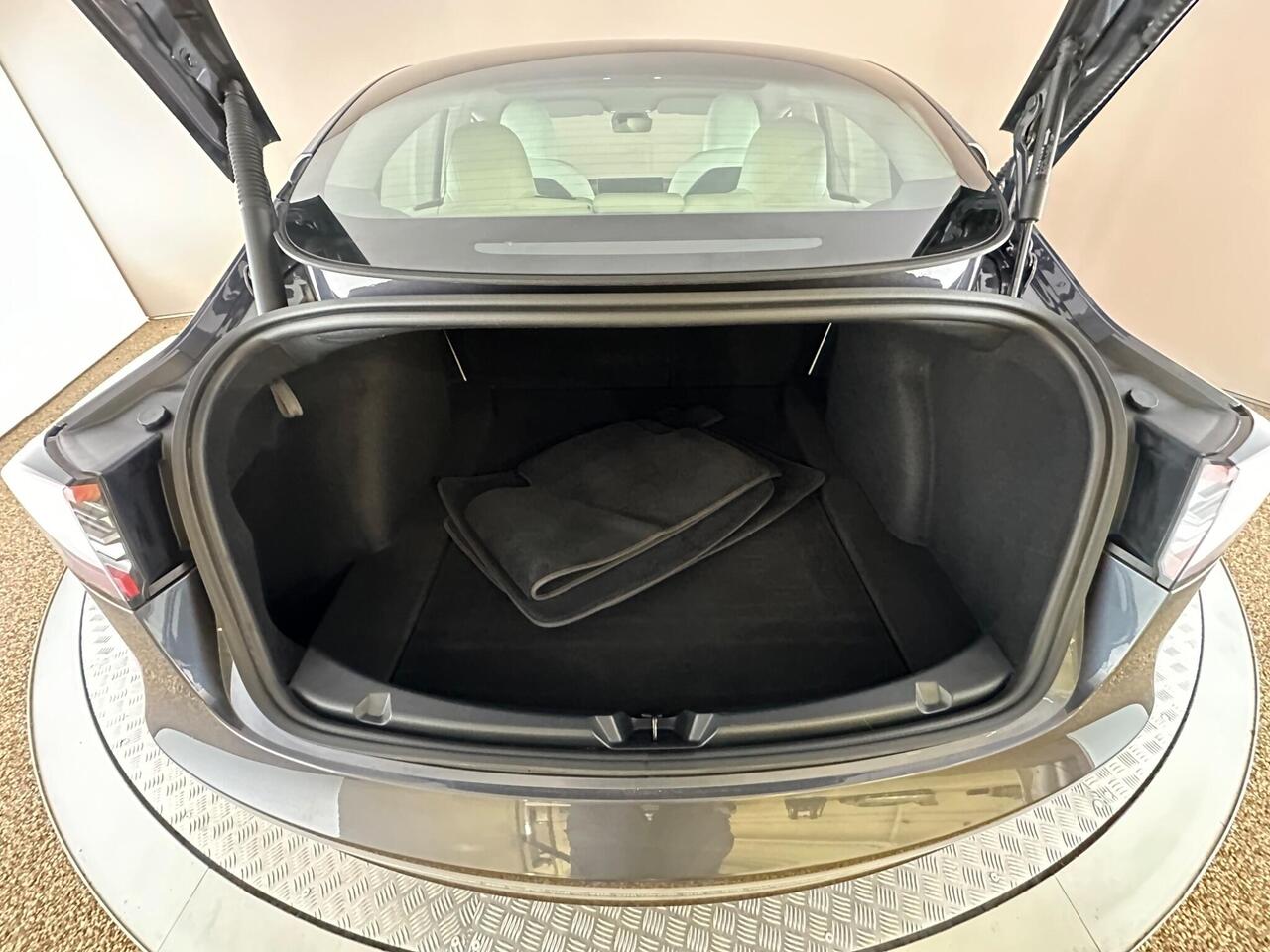Tesla Model 3 SJ23ZWP