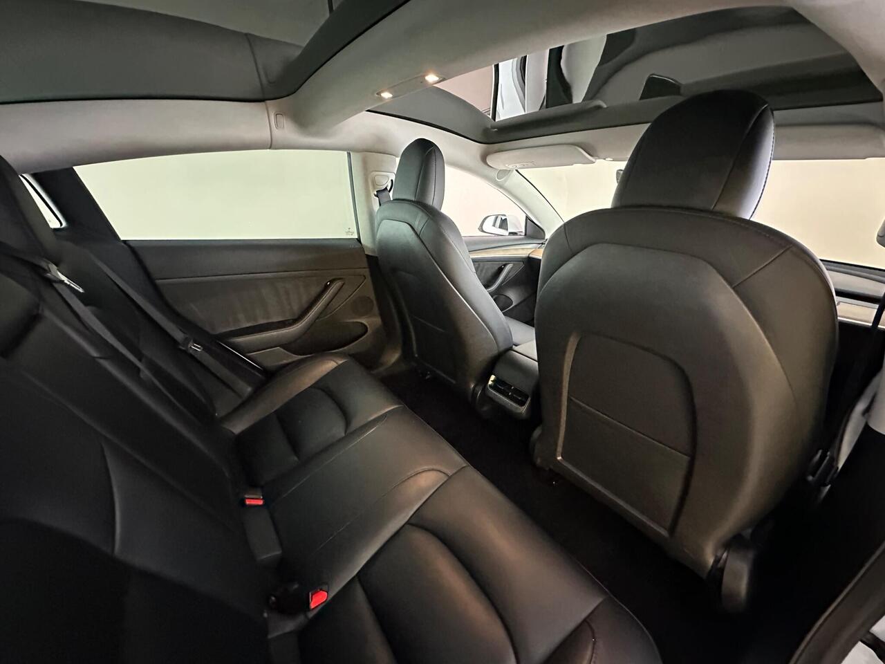 Tesla Model 3 AF72VRV