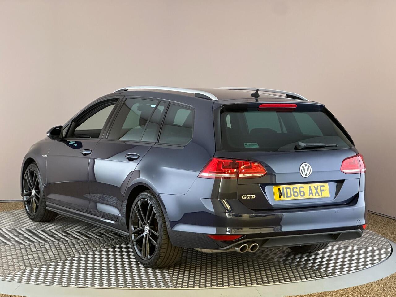 Volkswagen Golf MD66AXF