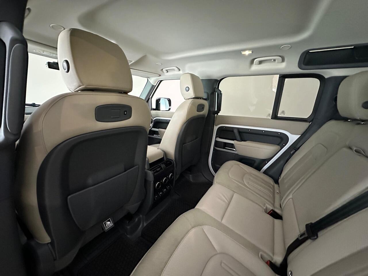 Land Rover Defender 110 OY20YDU