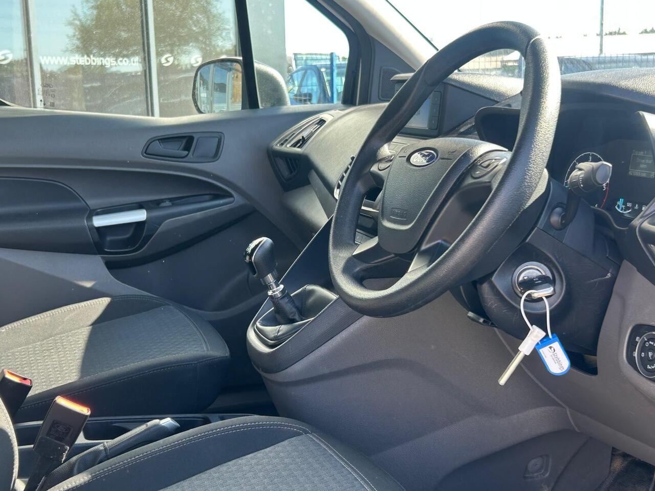 Ford Transit Connect YM22UNX