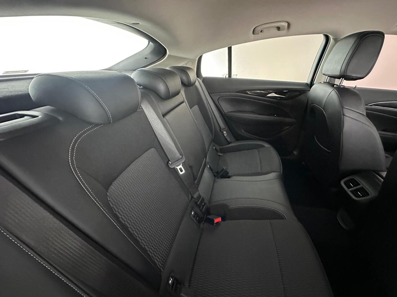 Vauxhall Insignia VN21XVA