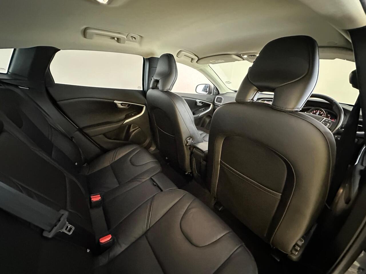 Volvo V40 KX68YTE