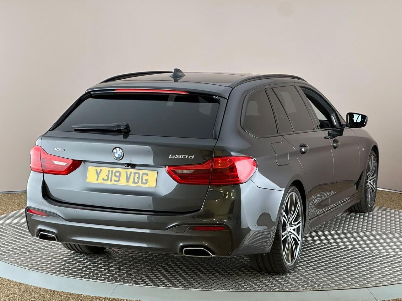 BMW 5 Series YJ19VDG