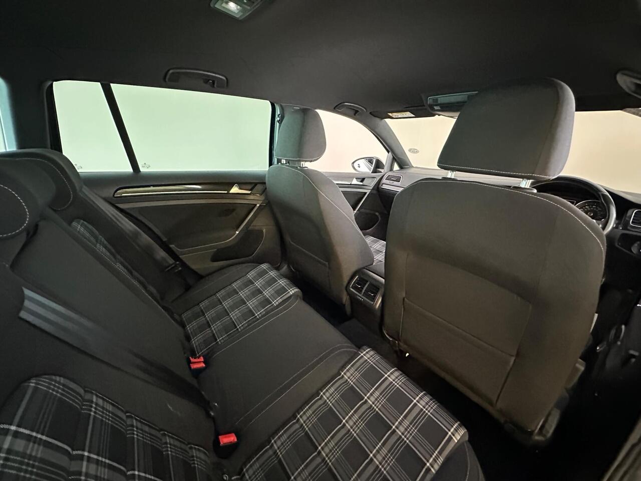 Volkswagen Golf MD66AXF