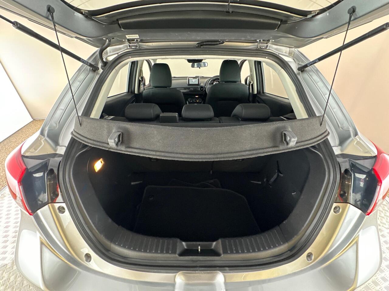 Mazda Mazda2 AV17RWZ