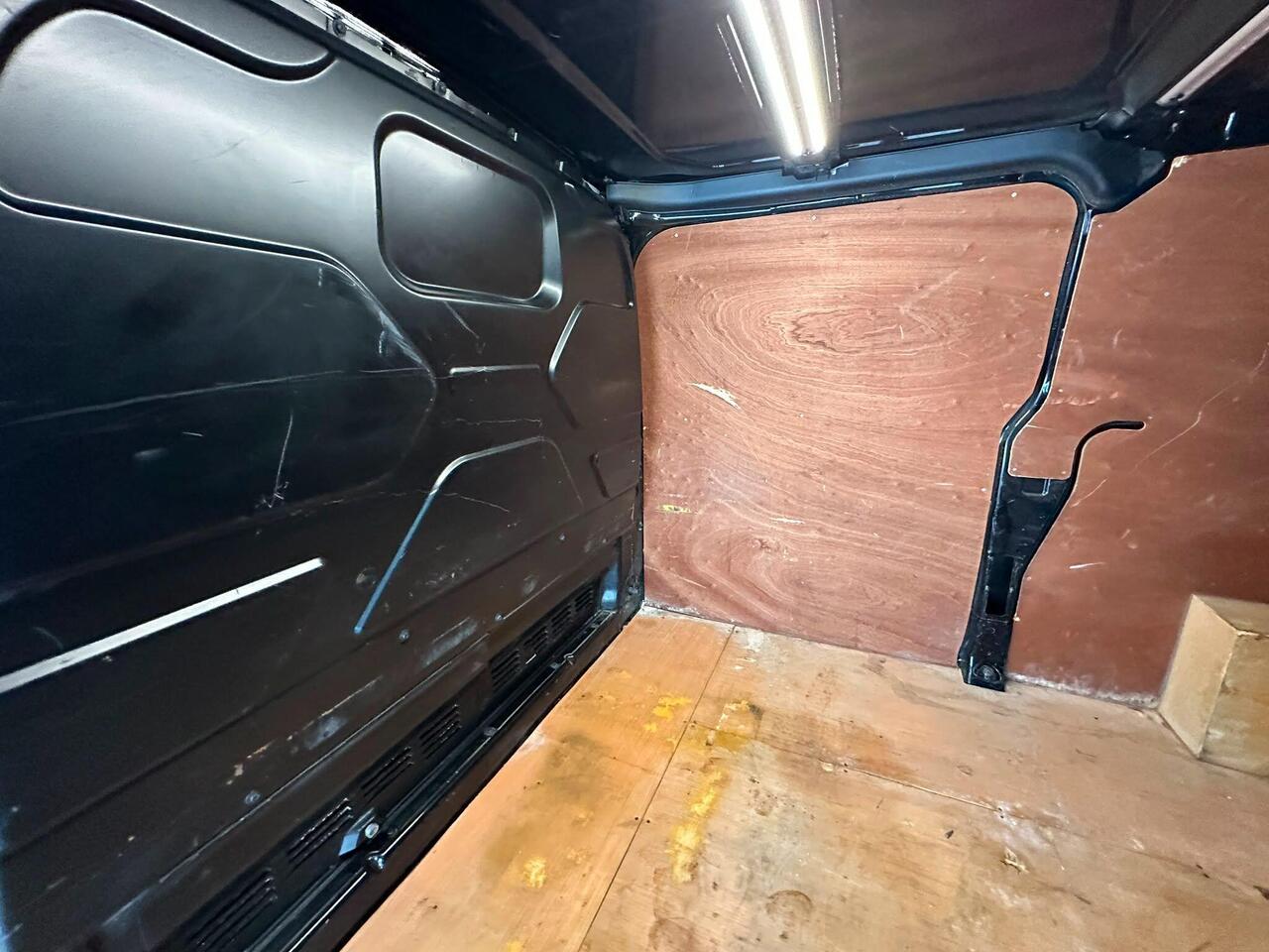 Ford Transit Custom MJ72DVO