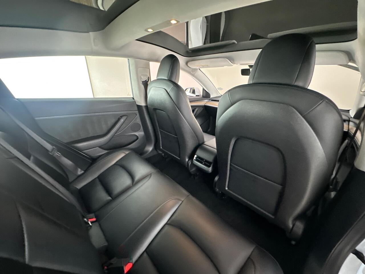 Tesla Model 3 AF72VMX