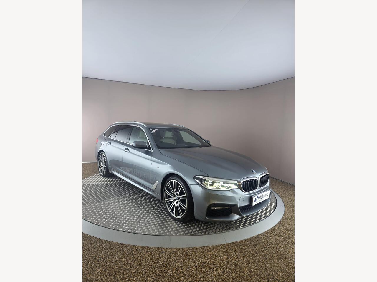 BMW 5 Series YK18JUW