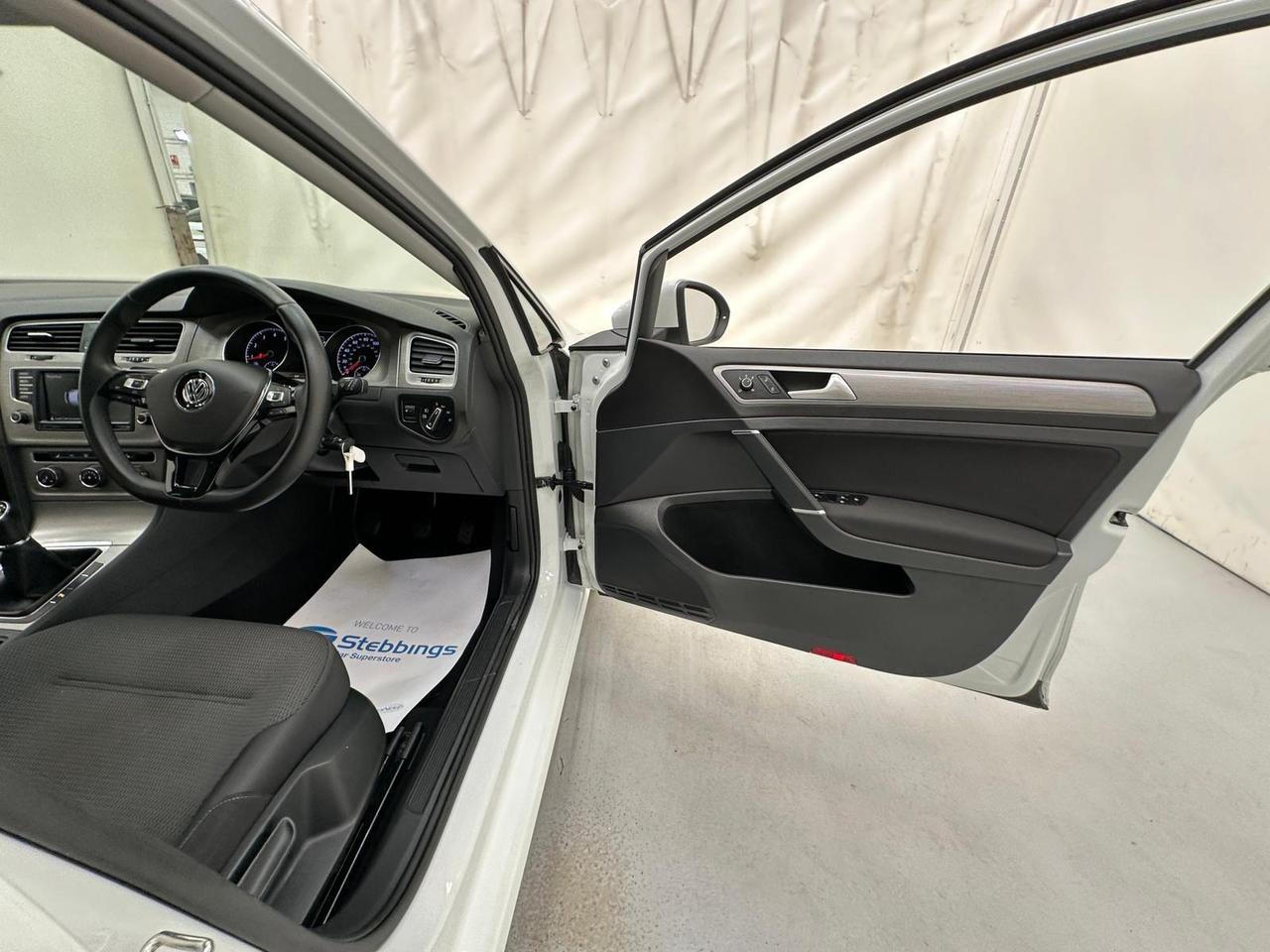 Volkswagen Golf DH66WPE