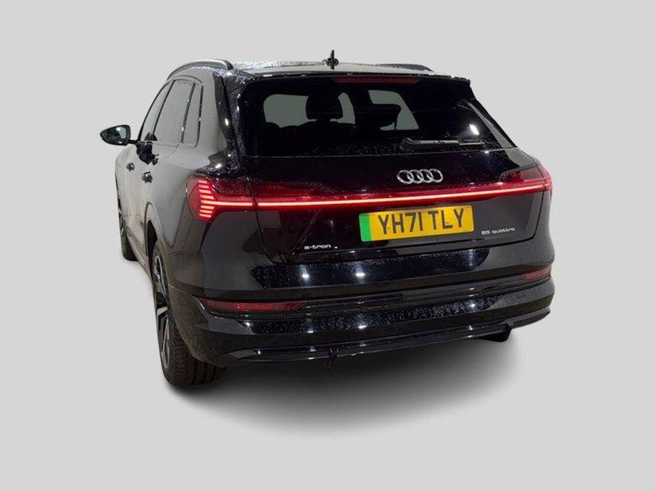 Audi e-tron YH71TLY