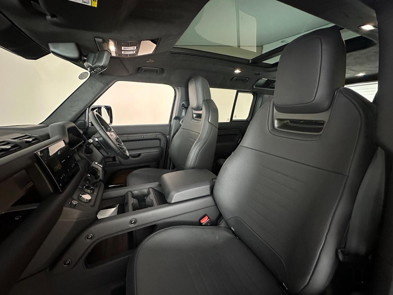 Land Rover Defender 110 FY25UTL