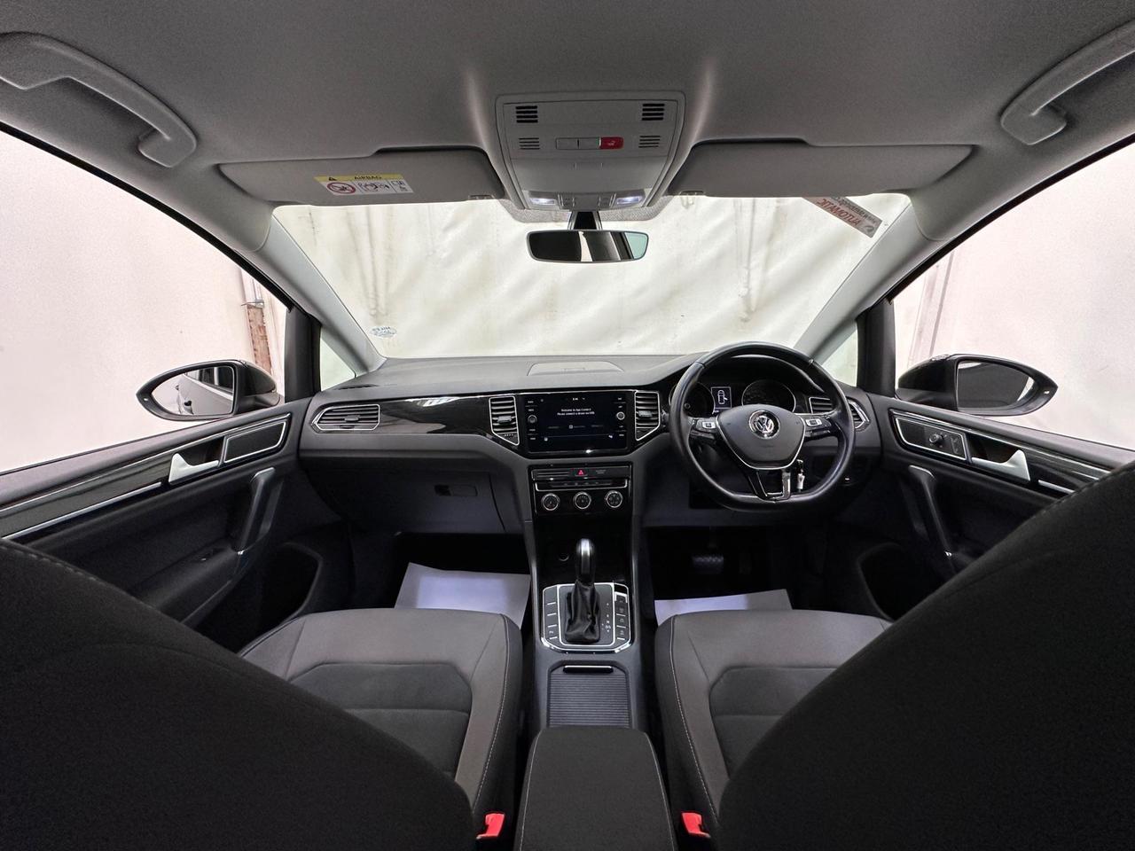 Volkswagen Golf SV LR69XWM