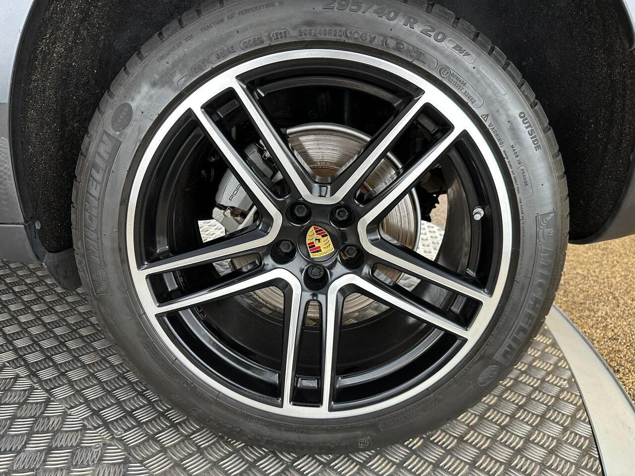 Porsche Macan LJ20WHU