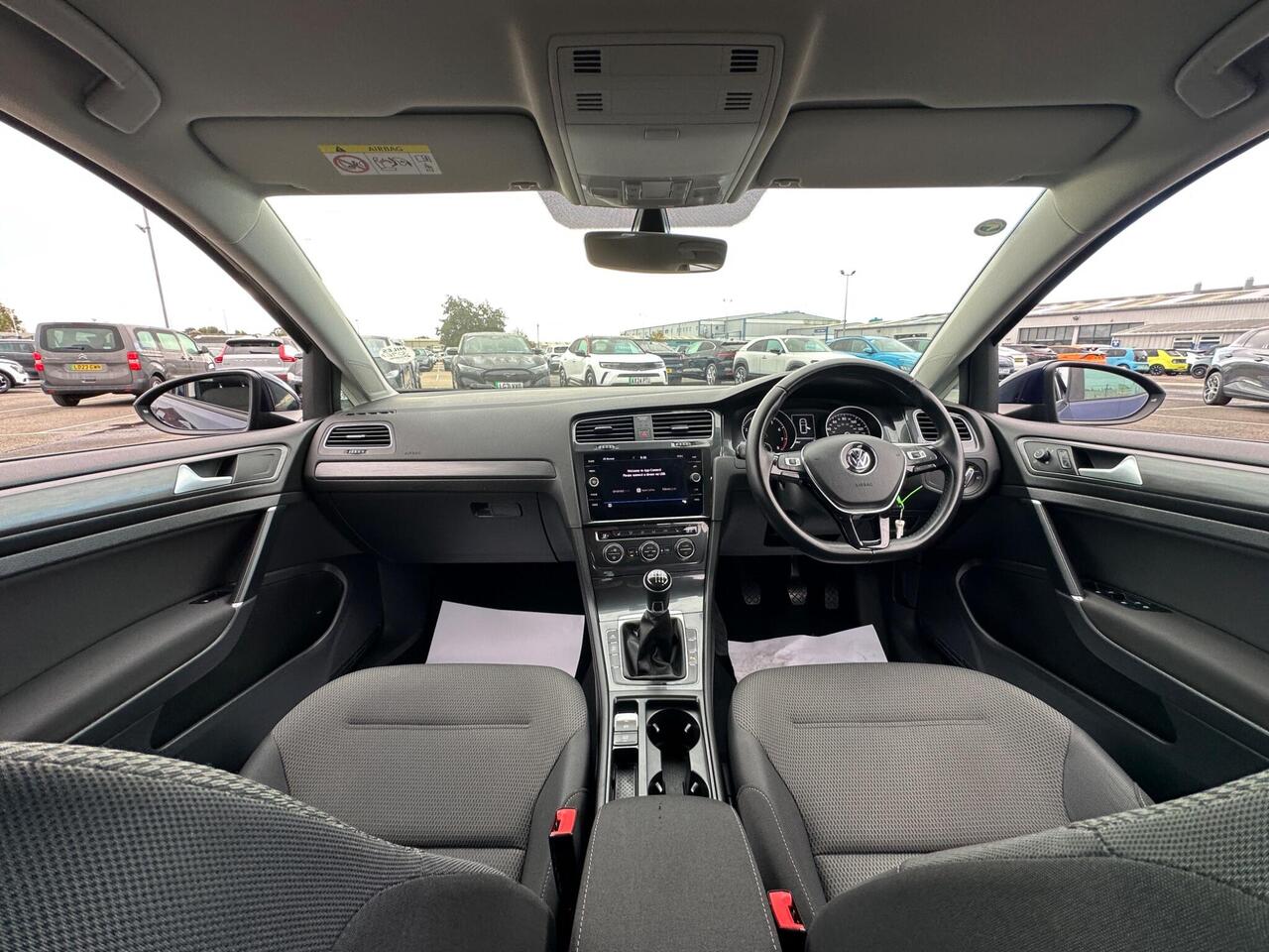 Volkswagen Golf VE69NKS