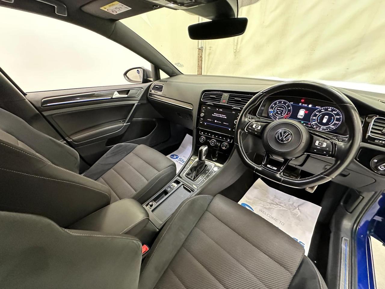 Volkswagen Golf YE70AZG