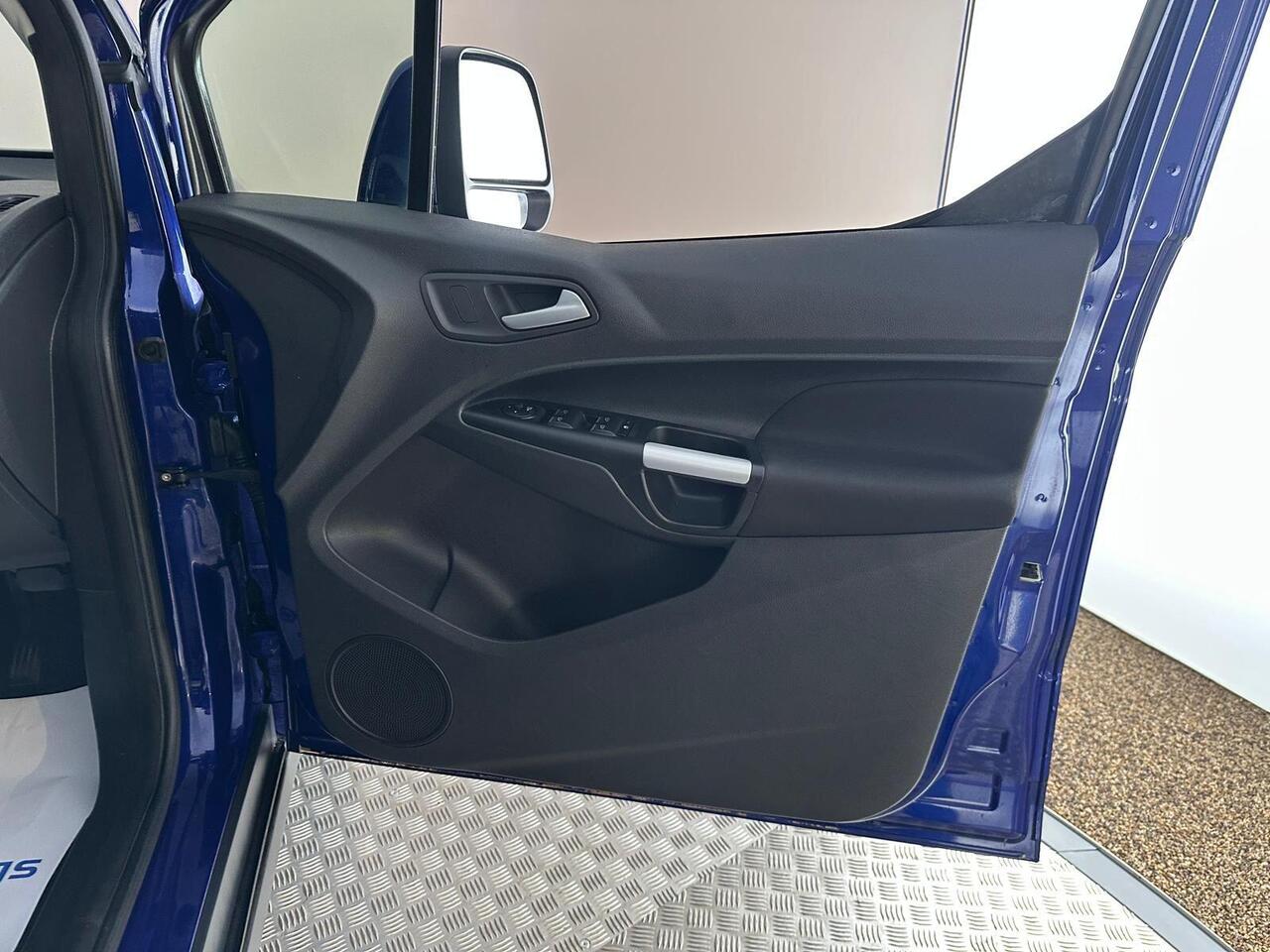 Ford Grand Tourneo Connect PF66OHX
