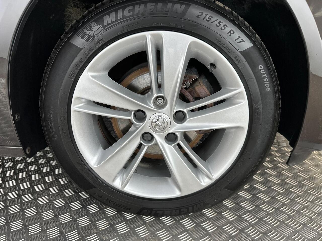 Vauxhall Insignia VO71HRZ