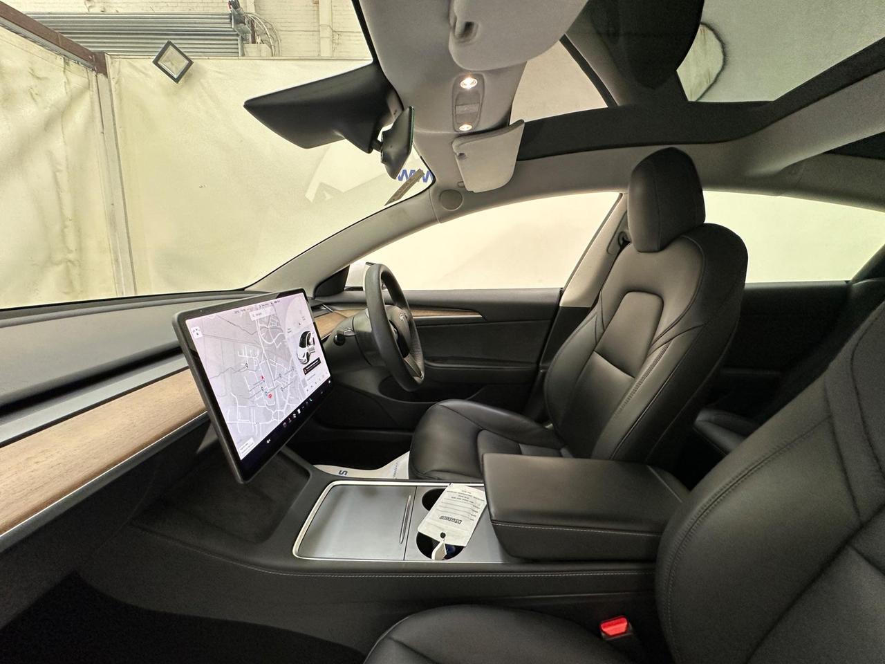 Tesla Model 3 YH21MYD
