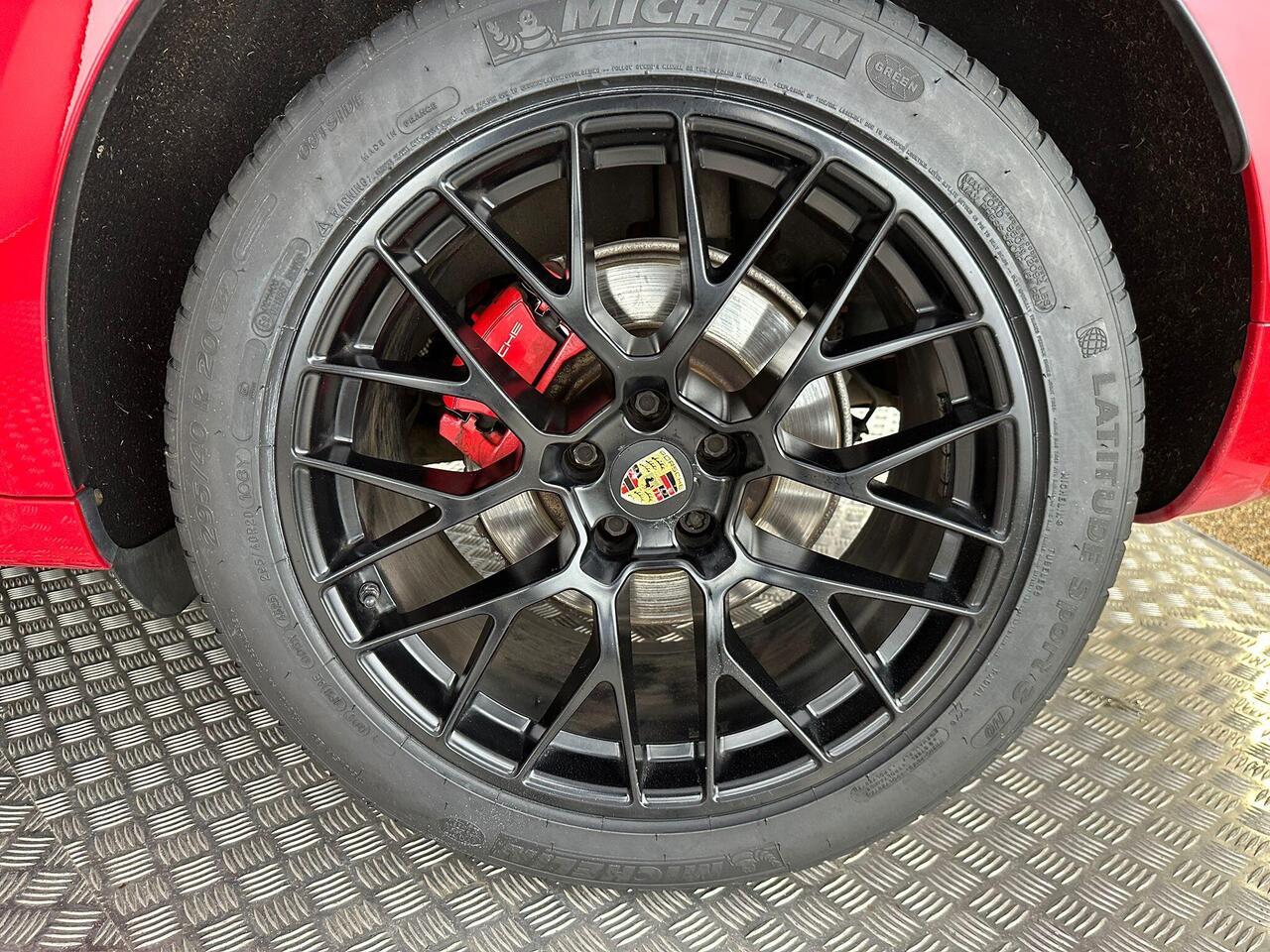 Porsche Macan AE18WBL