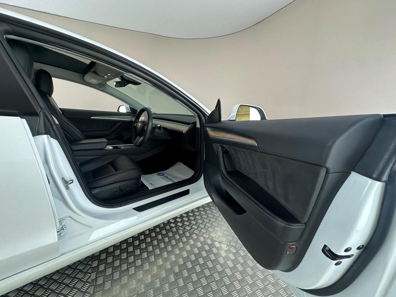 Tesla Model 3 AF72VHA