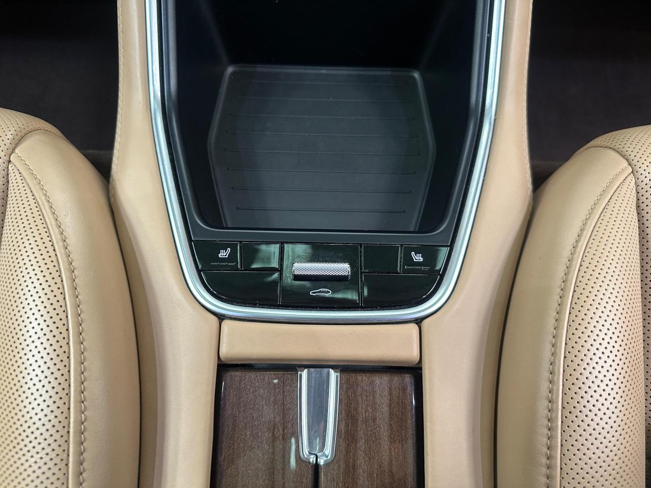 Porsche Panamera LA17VFV