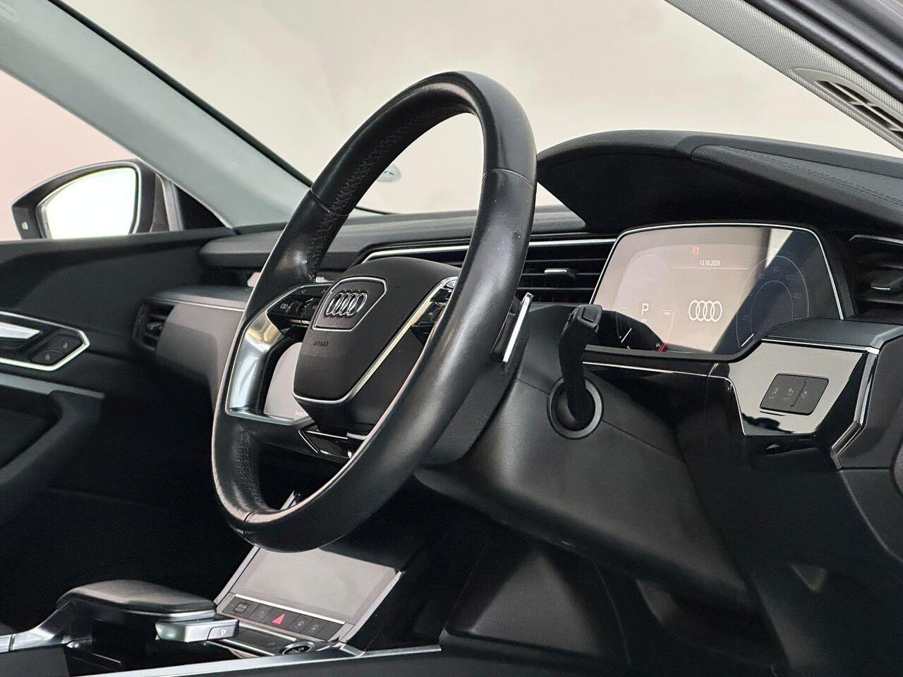 Audi e-tron NL70UPZ