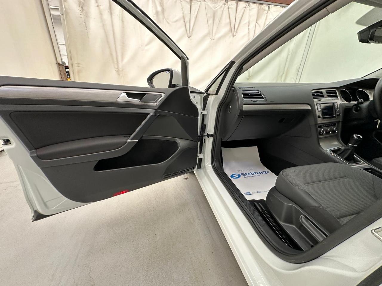 Volkswagen Golf DH66WPE