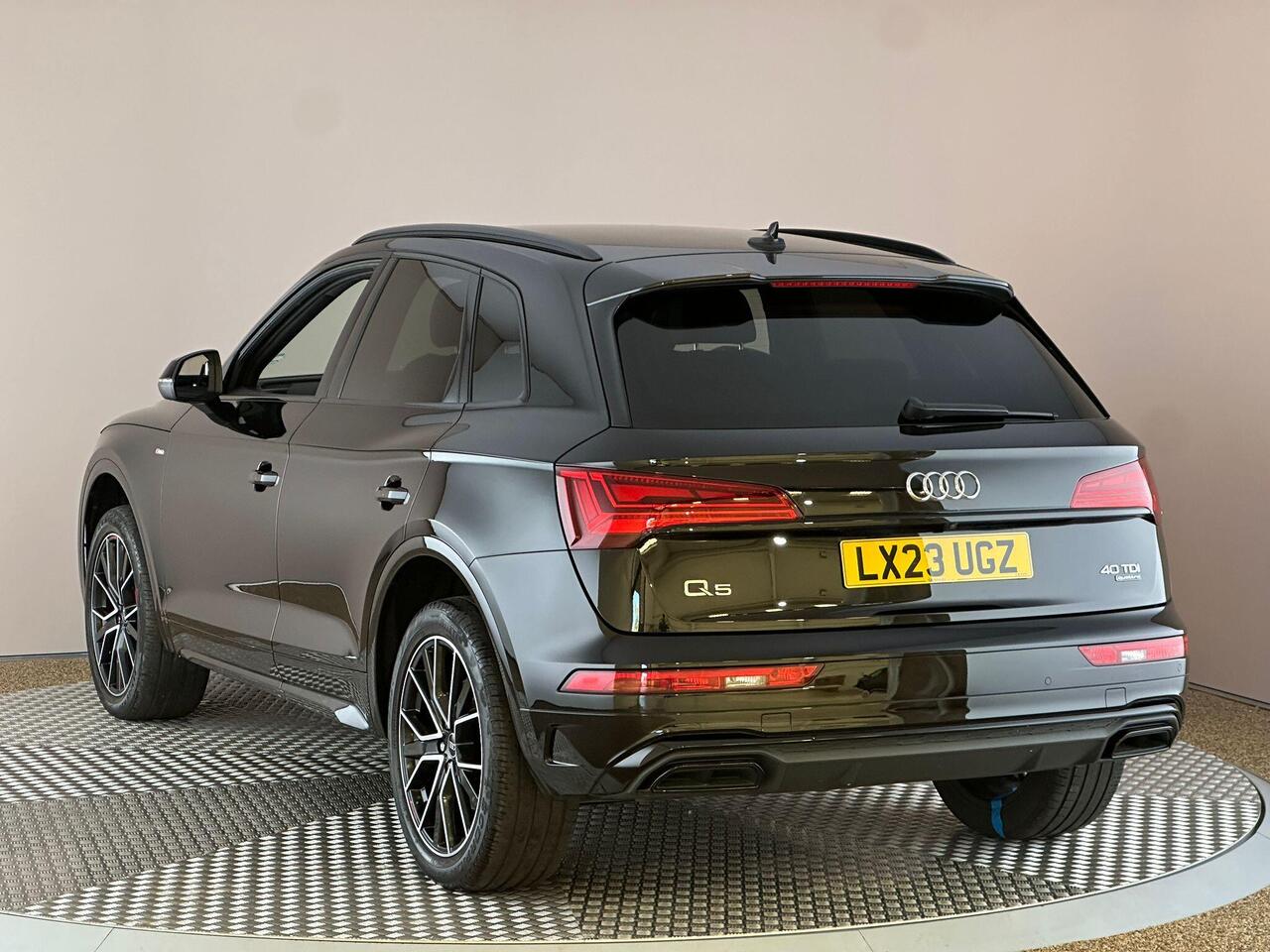 Audi Q5 LX23UGZ