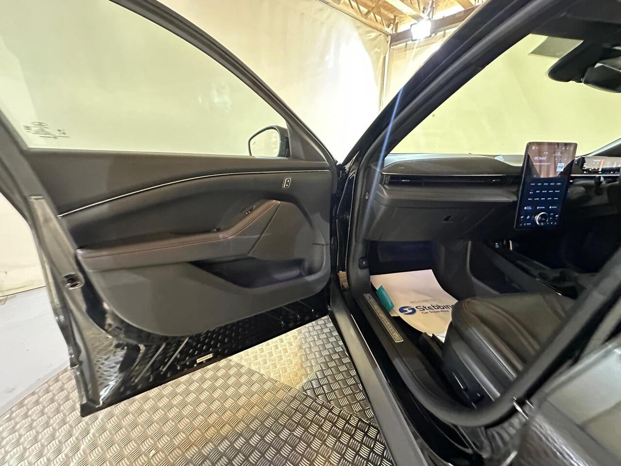 Ford Mustang Mach-E LG71VVO