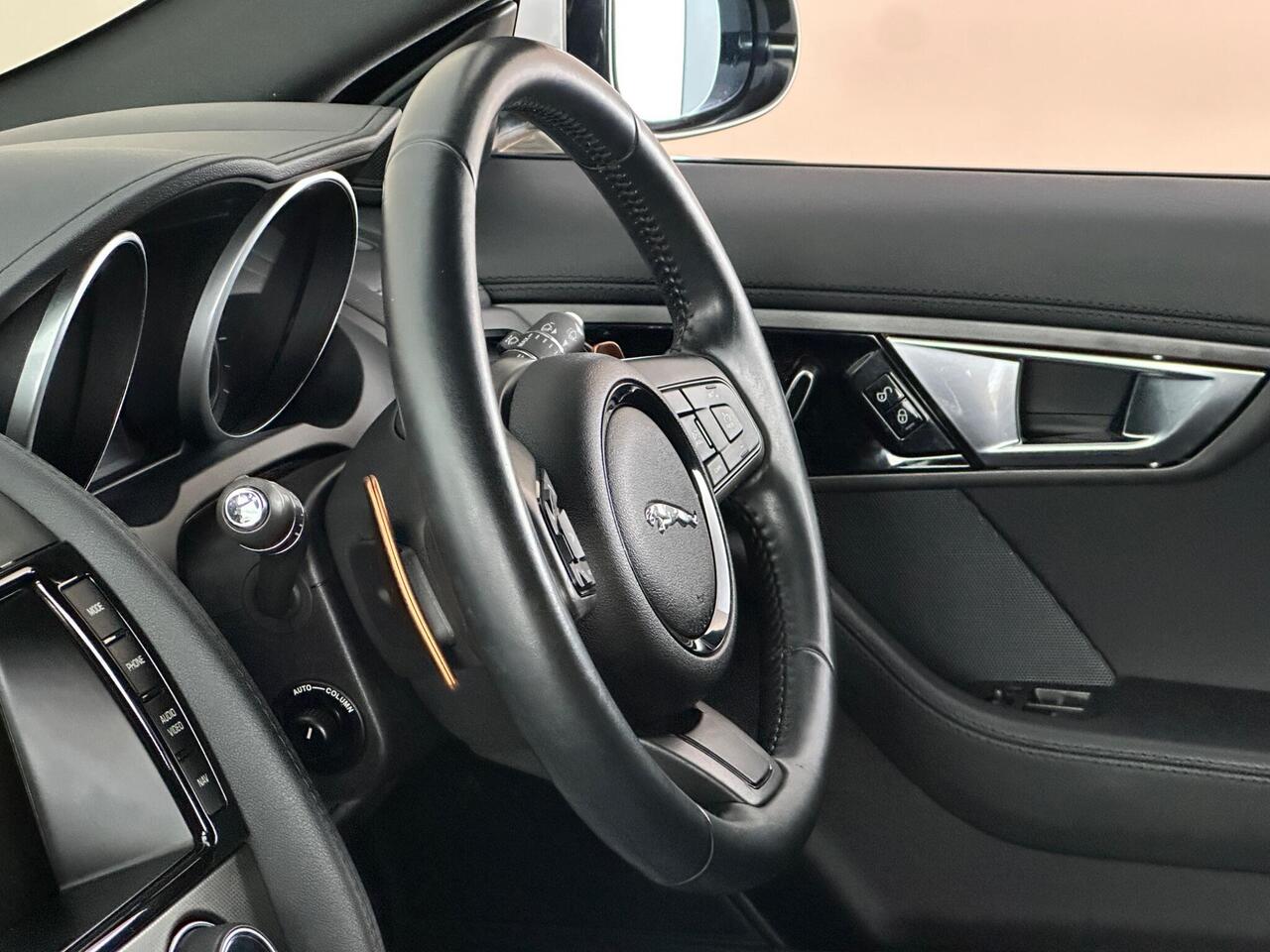 Jaguar F-Type HY64MHK