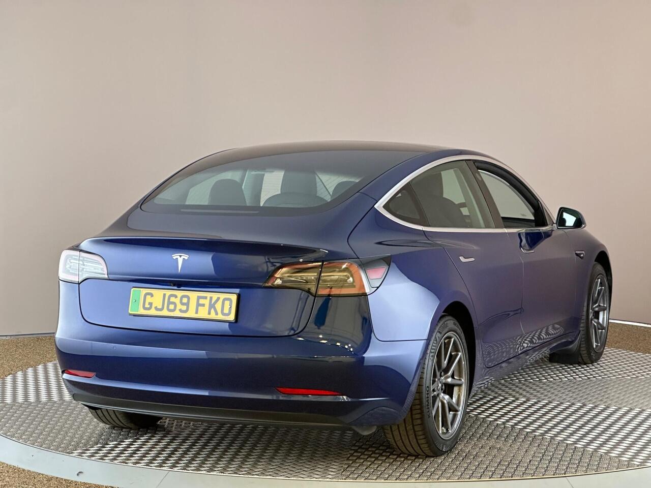 Tesla Model 3 GJ69FKO