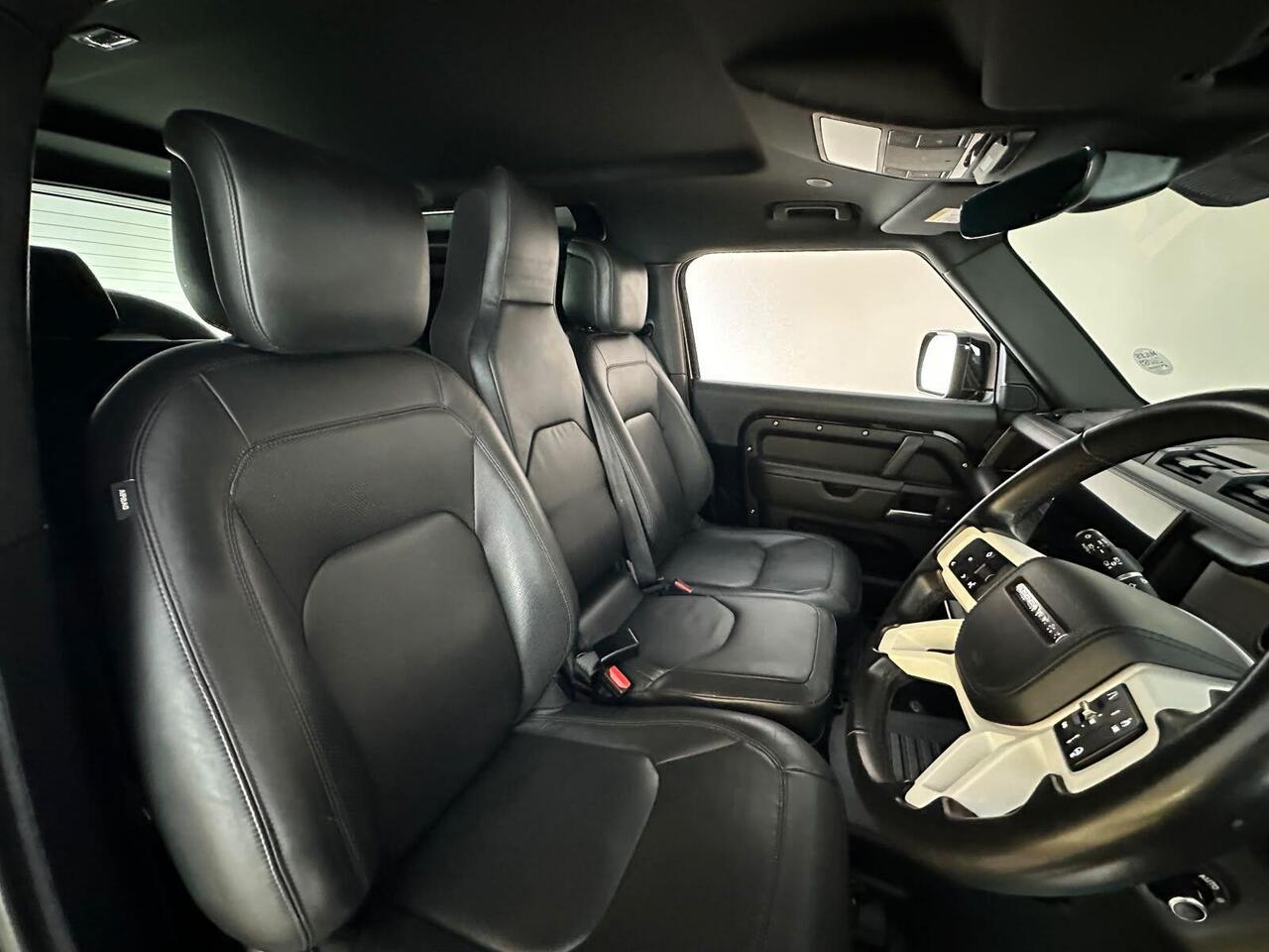 Land Rover Defender 90 GX74TZE