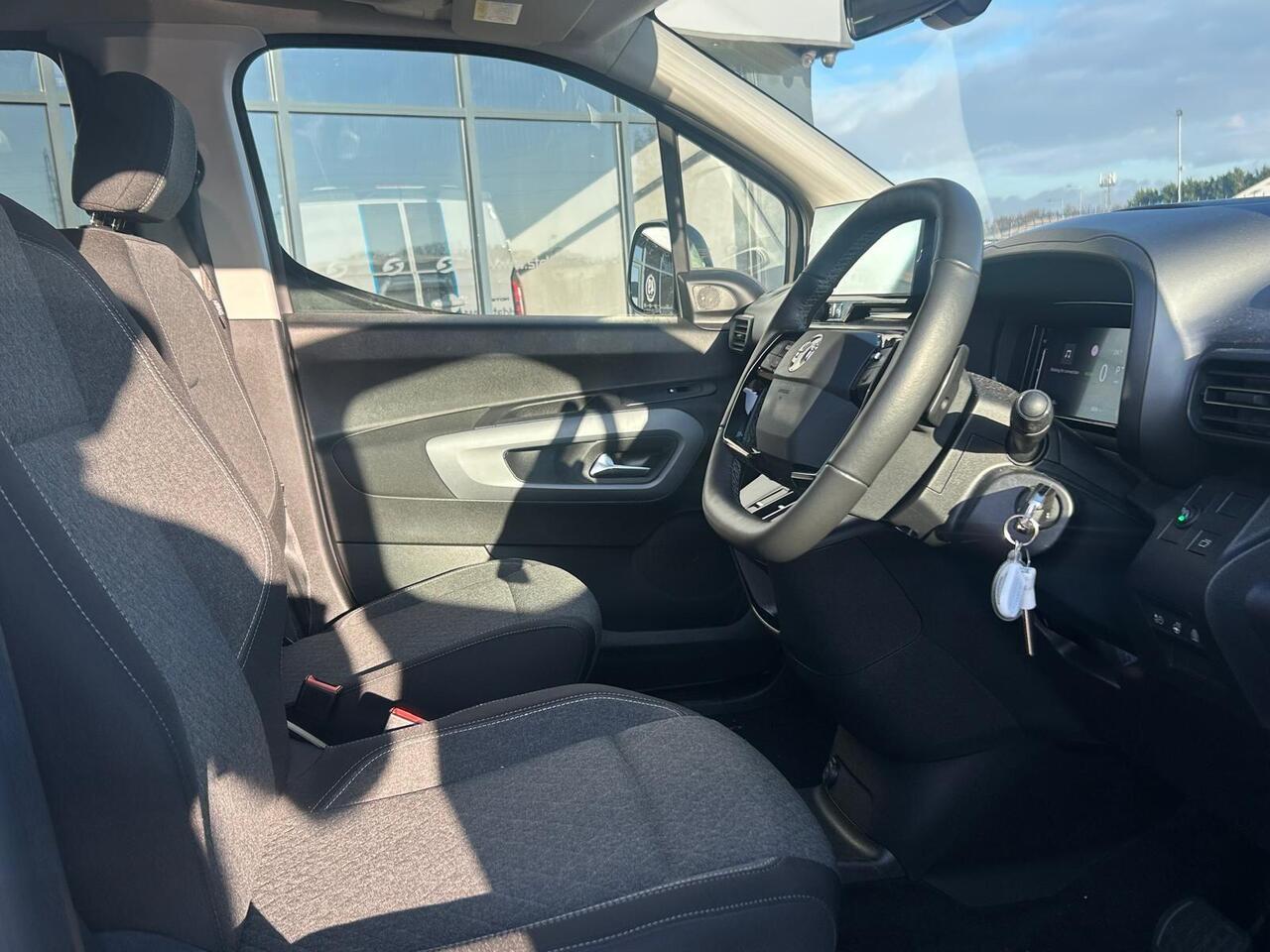 Vauxhall Combo Life Electric CF74XDA