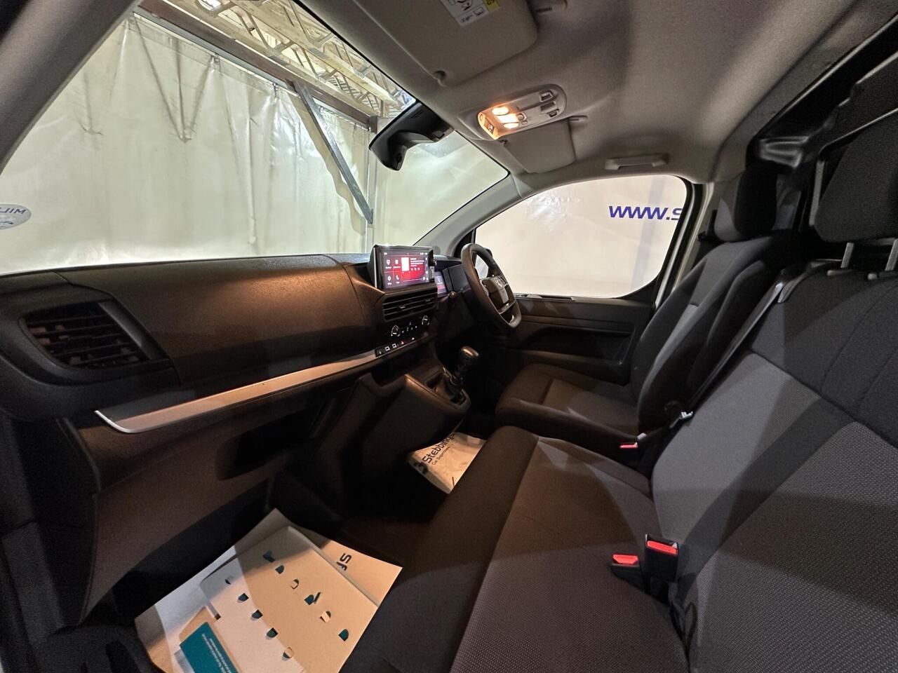 Vauxhall Vivaro DN24YLM