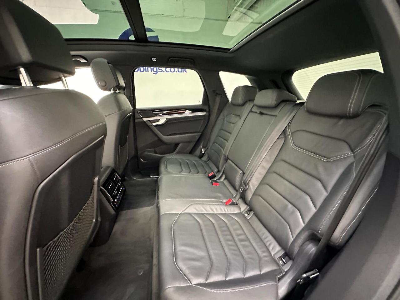 Volkswagen Touareg VK21UHB