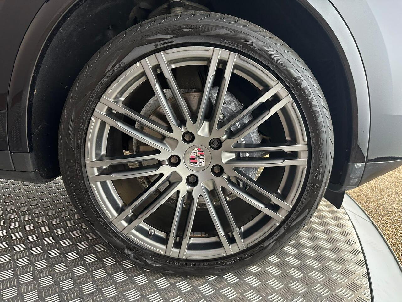Porsche Cayenne KE67GBU